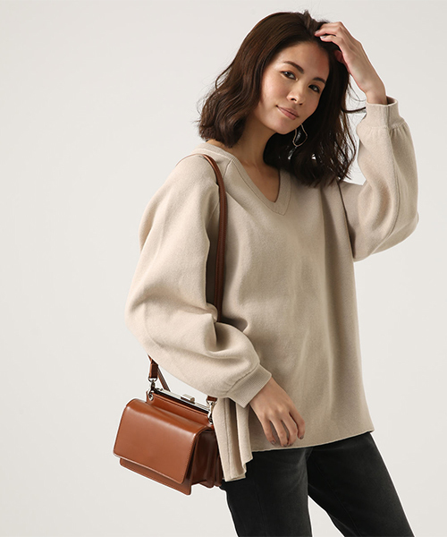 AZUL by moussy(アズールバイマウジー)の「SWEATTER V/N LOOSE TOPS/セーター Vネック ルーズトップス(ニット/セーター・レディース・ブラック/ライトパープル/ライトベージュ・SMALL/MEDIUM)」の3枚目の写真