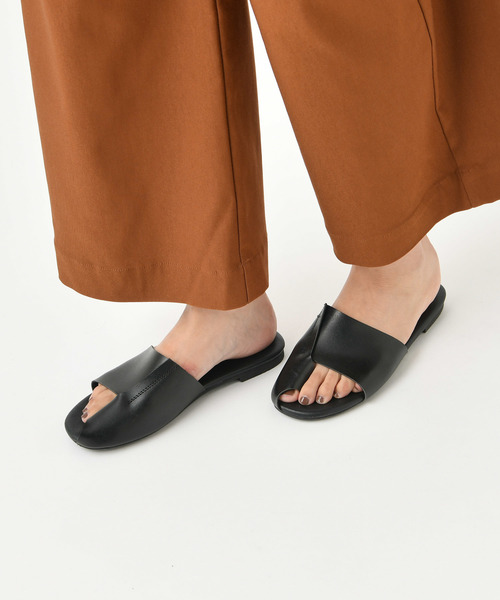 DISCOAT（ディスコート）の「トングフラットサンダル（サンダル・レディース・ブラック/ベージュ・MEDIUM/LARGE）」の2枚目の写真