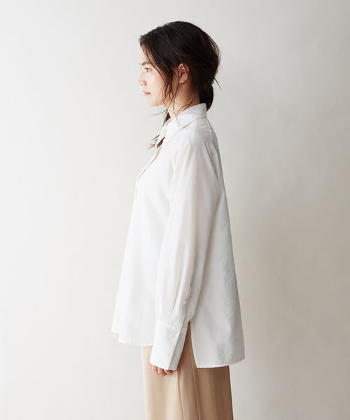 qualite（カリテ）の「テンセルナイロンシアーシャツ（シャツ/ブラウス・レディース・グレイッシュベージュ/オフホワイト・38）」の22枚目の写真