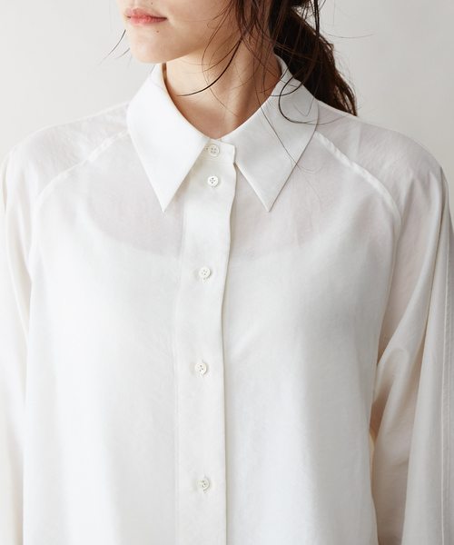 qualite（カリテ）の「テンセルナイロンシアーシャツ（シャツ/ブラウス・レディース・グレイッシュベージュ/オフホワイト・38）」の3枚目の写真
