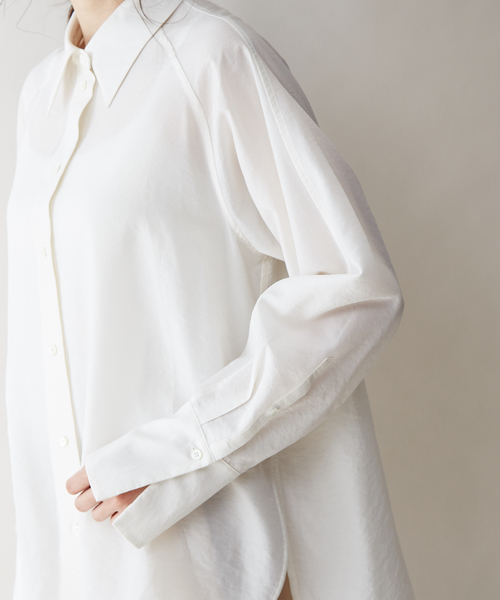 qualite（カリテ）の「テンセルナイロンシアーシャツ（シャツ/ブラウス・レディース・グレイッシュベージュ/オフホワイト・38）」の4枚目の写真