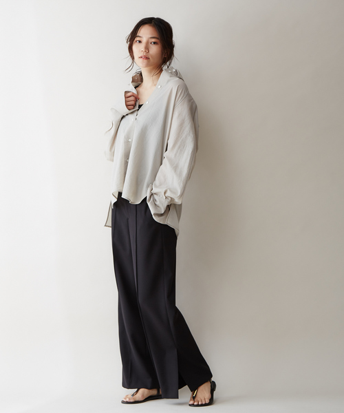 qualite（カリテ）の「テンセルナイロンシアーシャツ（シャツ/ブラウス・レディース・グレイッシュベージュ/オフホワイト・38）」の16枚目の写真