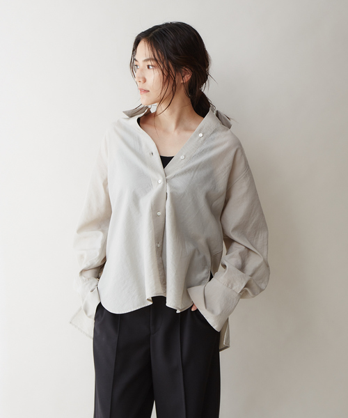 qualite（カリテ）の「テンセルナイロンシアーシャツ（シャツ/ブラウス・レディース・グレイッシュベージュ/オフホワイト・38）」の17枚目の写真