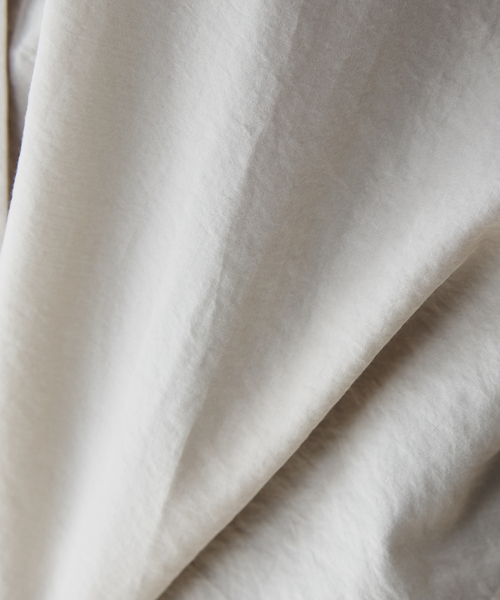 qualite（カリテ）の「テンセルナイロンシアーシャツ（シャツ/ブラウス・レディース・グレイッシュベージュ/オフホワイト・38）」の20枚目の写真