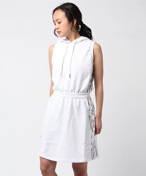 ARMANI EXCHANGE(アルマーニエクスチェンジ)の「【A|Xアルマーニ エクスチェンジ】リサイクルコットン ノースリーブフーディワンピース(ワンピース・レディース・コーラル/ブラック/ホワイト・MEDIUM/SMALL/X-SMALL/LARGE)」の7枚目の写真