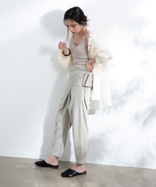 Aunt Marie's(アントマリーズ)の「AUNT MARIE'S クロスフラットサンダル(サンダル・レディース・ベージュ/ブラック/ホワイト・M/L)」の5枚目の写真