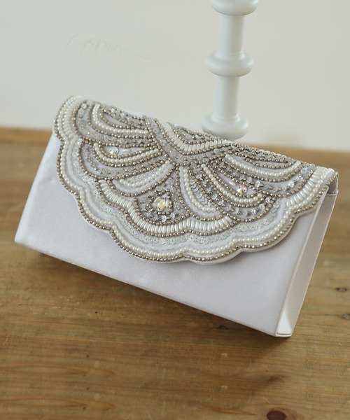 PourVous（プールヴー）の「ビーズ パターンクラッチバッグ 結婚式 同窓会 オケージョン お呼ばれ （クラッチバッグ・レディース・ブラック/グレイッシュベージュ/ピンクベージュ/ベージュ/シルバー・FREE）」の5枚目の写真