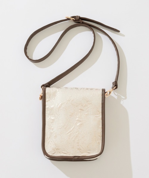 natural couture(ナチュラルクチュール)の「レトロ金具ショルダー(ショルダーバッグ・レディース・オレンジ/モカ/アイボリー/オフホワイト・FREE)」の6枚目の写真