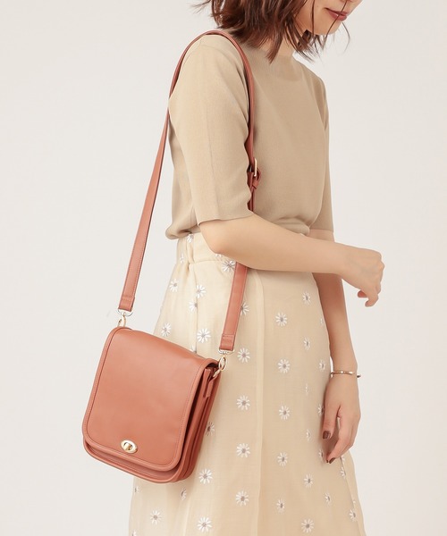 natural couture(ナチュラルクチュール)の「レトロ金具ショルダー(ショルダーバッグ・レディース・オレンジ/モカ/アイボリー/オフホワイト・FREE)」の16枚目の写真