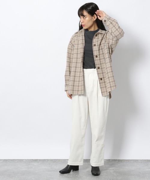 LAKOLE（ラコレ）の「ピーチソフテストモックネックロングTシャツ / LAKOLE（Tシャツ/カットソー・レディース・ダークオリーブ/オフホワイト/チャコール/ダークブラウン・SMALL/MEDIUM）」の10枚目の写真