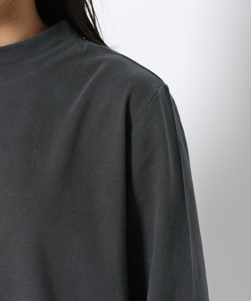 LAKOLE（ラコレ）の「ピーチソフテストモックネックロングTシャツ / LAKOLE（Tシャツ/カットソー・レディース・ダークオリーブ/オフホワイト/チャコール/ダークブラウン・SMALL/MEDIUM）」の19枚目の写真