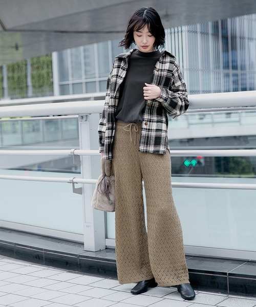 LAKOLE（ラコレ）の「ピーチソフテストモックネックロングTシャツ / LAKOLE（Tシャツ/カットソー・レディース・ダークオリーブ/オフホワイト/チャコール/ダークブラウン・SMALL/MEDIUM）」の5枚目の写真