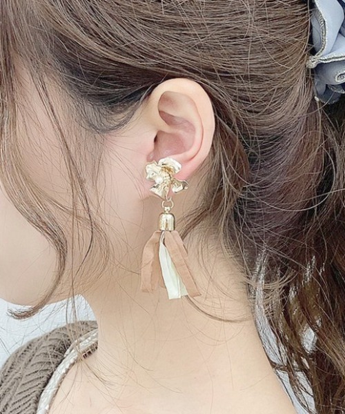 apres jour（アプレジュール）の「【apres jour×ARIAZ】フリンジピアス（ピアス（両耳用）・レディース・ダークブラウン/アイボリー/モカ・FREE）」の2枚目の写真