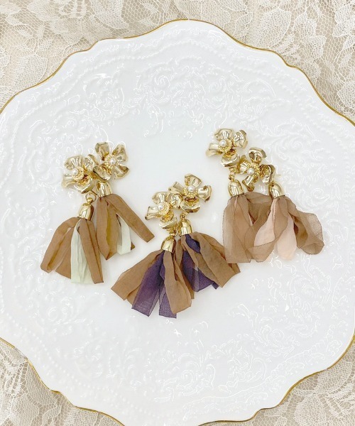 apres jour（アプレジュール）の「【apres jour×ARIAZ】フリンジピアス（ピアス（両耳用）・レディース・ダークブラウン/アイボリー/モカ・FREE）」の4枚目の写真