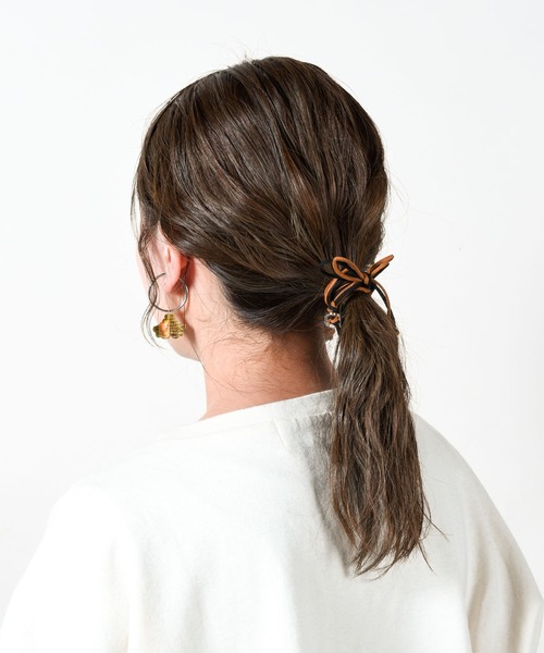 CALIFORNIA OUTFITTERS(カリフォルニア アウトフィッターズ)の「【LULKA(ルールカ)】スウェードヘアアレンジ紐(その他ヘアアクセサリー・レディース・ホワイト/ブラック/ベージュ/グレー/レッド/ピンク/ブラック系その他/ブラウン系その他/ベージュ系その他/ピンク系その他/レッド系その他/ベージュ系その他2/ベージュ系その他3・ONESIZE)」の4枚目の写真