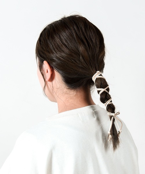 CALIFORNIA OUTFITTERS(カリフォルニア アウトフィッターズ)の「【LULKA(ルールカ)】スウェードヘアアレンジ紐(その他ヘアアクセサリー・レディース・ホワイト/ブラック/ベージュ/グレー/レッド/ピンク/ブラック系その他/ブラウン系その他/ベージュ系その他/ピンク系その他/レッド系その他/ベージュ系その他2/ベージュ系その他3・ONESIZE)」の8枚目の写真