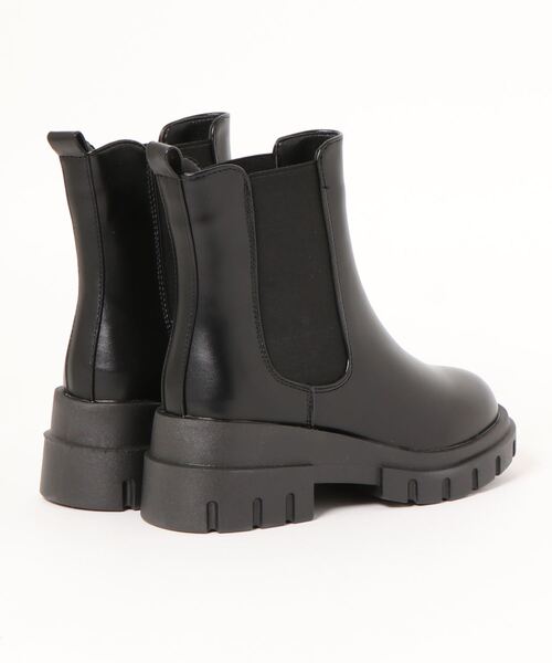 SPINNS（スピンズ）の「フェイクレザーサイドゴアショートブーツ（ブーツ・レディース・ホワイト/ブラック・LL/M/L）」の3枚目の写真