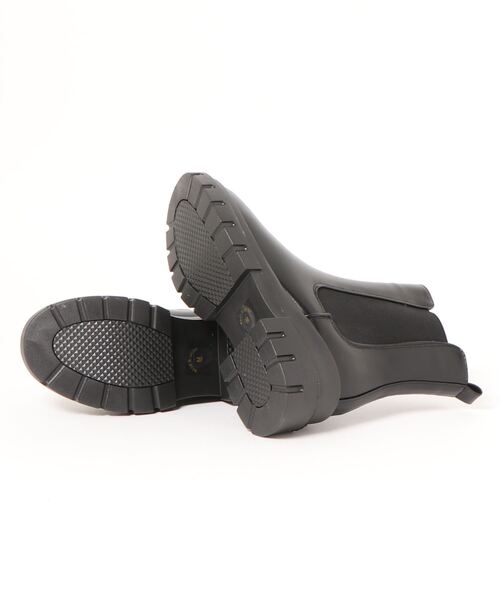 SPINNS（スピンズ）の「フェイクレザーサイドゴアショートブーツ（ブーツ・レディース・ホワイト/ブラック・LL/M/L）」の4枚目の写真