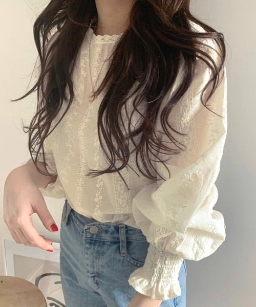 Amulet（アミュレット）の「大人気アイテム◎春も活躍♪レイヤードにも使える　フリルスタンドネックレースシフォンブラウス（シャツ/ブラウス・レディース・ホワイト/ベージュ/ブラック/ネイビー/ブラウン/グレー/ピンク/グリーン/ボルドー・M/L/XL）」の5枚目の写真