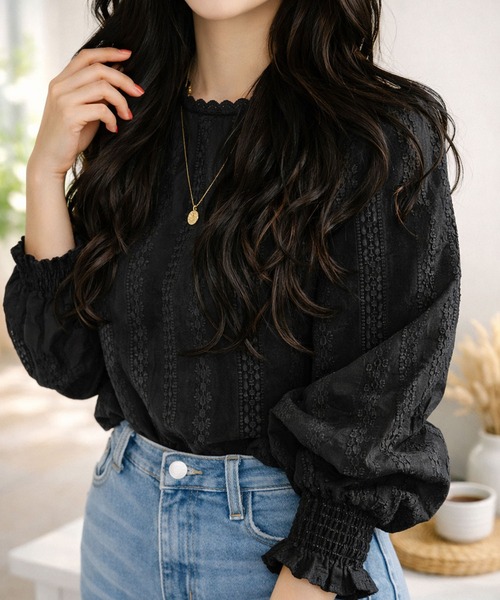 Amulet（アミュレット）の「大人気アイテム◎春も活躍♪レイヤードにも使える　フリルスタンドネックレースシフォンブラウス（シャツ/ブラウス・レディース・ホワイト/ベージュ/ブラック/ネイビー/ブラウン/グレー/ピンク/グリーン/ボルドー・M/L/XL）」の2枚目の写真