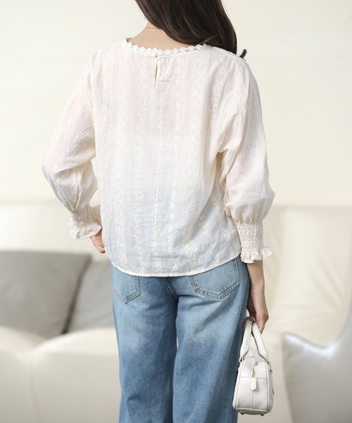 Amulet（アミュレット）の「大人気アイテム◎春も活躍♪レイヤードにも使える　フリルスタンドネックレースシフォンブラウス（シャツ/ブラウス・レディース・ホワイト/ベージュ/ブラック/ネイビー/ブラウン/グレー/ピンク/グリーン/ボルドー・M/L/XL）」の21枚目の写真