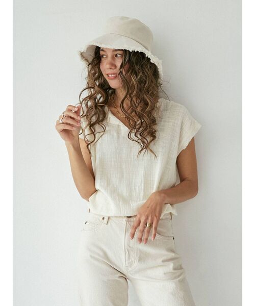 Ungrid(アングリッド)の「ネックカットブラウス(シャツ/ブラウス・レディース・オフホワイト/ブラック/ダークオレンジ・FREE)」の5枚目の写真