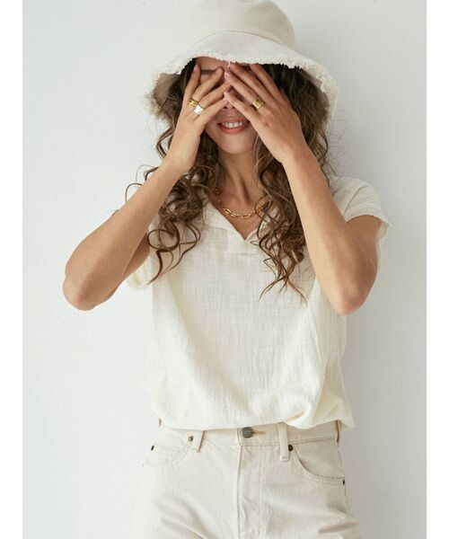 Ungrid(アングリッド)の「ネックカットブラウス(シャツ/ブラウス・レディース・オフホワイト/ブラック/ダークオレンジ・FREE)」の6枚目の写真