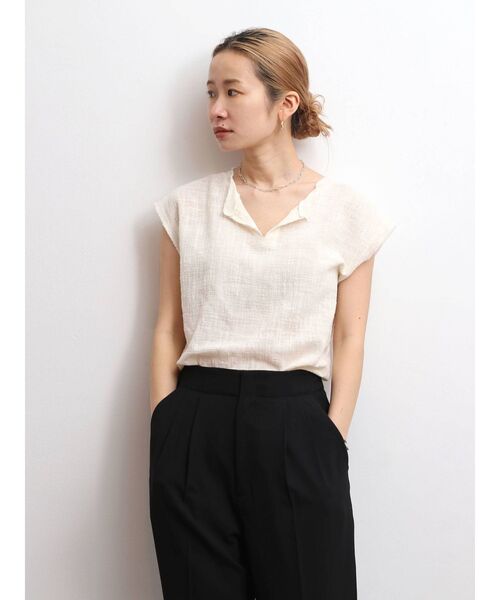 Ungrid(アングリッド)の「ネックカットブラウス(シャツ/ブラウス・レディース・オフホワイト/ブラック/ダークオレンジ・FREE)」の15枚目の写真