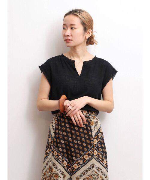 Ungrid(アングリッド)の「ネックカットブラウス(シャツ/ブラウス・レディース・オフホワイト/ブラック/ダークオレンジ・FREE)」の18枚目の写真