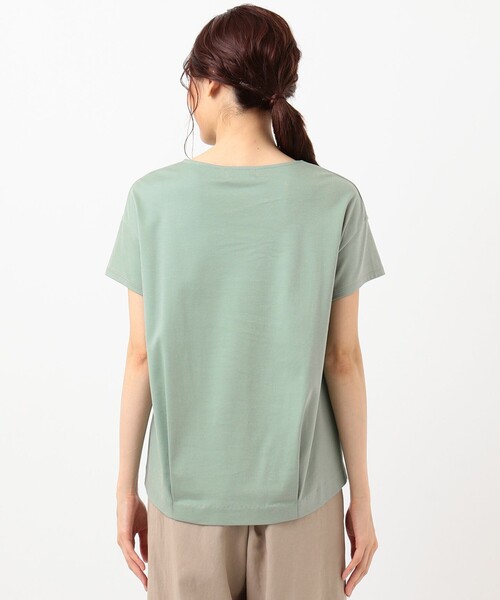J.PRESS（ジェイプレス）の「【UVケア・消臭効果・接触冷感】コンパクトコットンスムース タック カットソー（Tシャツ/カットソー・レディース・ホワイト系/グレー系/ダークブラウン系/ベージュ系/ピンク系/スモーキーグリーン系・T15/T13）」の8枚目の写真