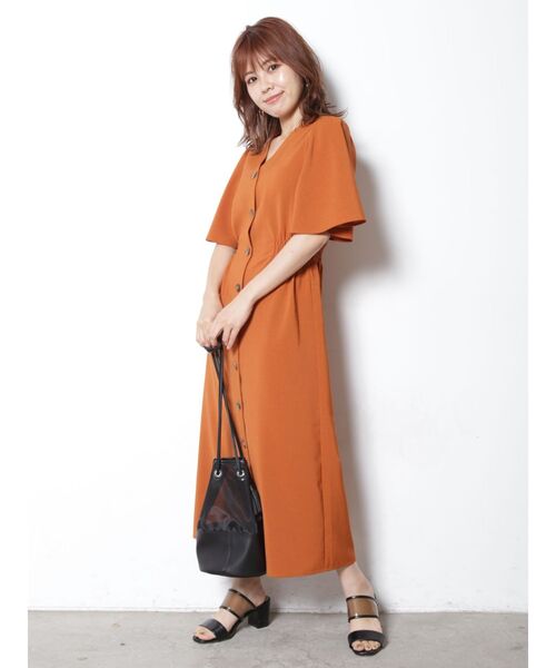 COTORICA(コトリカ)の「リネンライクVネックワンピース(ワンピース・レディース・ブラック/ベージュ/ダークオレンジ・FREE)」の20枚目の写真