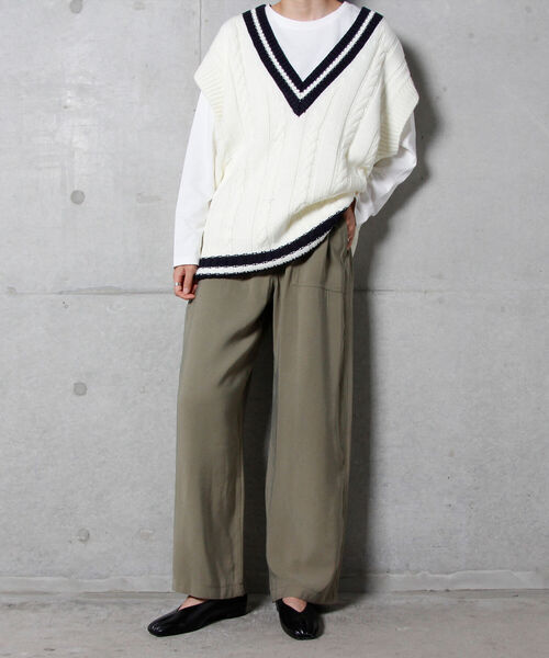 fredy emue（フレディエミュ）の「【atelier brugge/アトリエブルージュ】 フロントギャザーフラットシューズ（バレエシューズ・レディース・ホワイト/ブラック・24/23）」の5枚目の写真