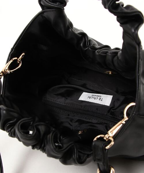 Te chichi TERRASSE（テチチテラス）の「ギャザーリングショルダーバッグ（ショルダーバッグ・レディース・ブラック/グリーン/モカ・ﾌﾘ-）」の5枚目の写真