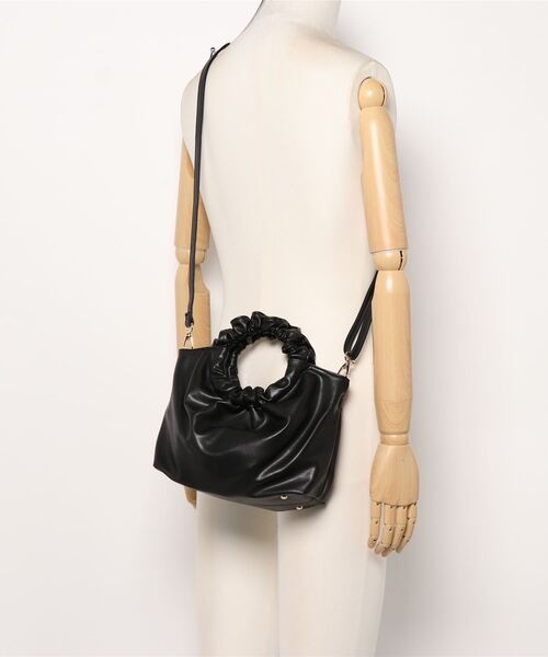 Te chichi TERRASSE（テチチテラス）の「ギャザーリングショルダーバッグ（ショルダーバッグ・レディース・ブラック/グリーン/モカ・ﾌﾘ-）」の7枚目の写真