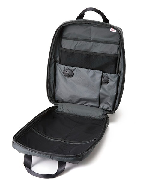 ANONYM CRAFTSMAN DESIGN（アノニムクラフツマンデザイン）の「【ANONYM CRAFTSMAN DESIGN / アノニム クラフツマン デザイン】DAY TRIPPER BACKPACK M ECO　多機能リュック（バックパック/リュック・メンズ・グレー/オリーブドラブ/カーキブラウン/ブラック・FREE）」の5枚目の写真