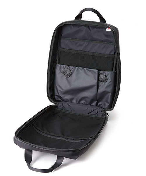 ANONYM CRAFTSMAN DESIGN（アノニムクラフツマンデザイン）の「【ANONYM CRAFTSMAN DESIGN / アノニム クラフツマン デザイン】DAY TRIPPER BACKPACK M ECO　多機能リュック（バックパック/リュック・メンズ・グレー/オリーブドラブ/カーキブラウン/ブラック・FREE）」の12枚目の写真