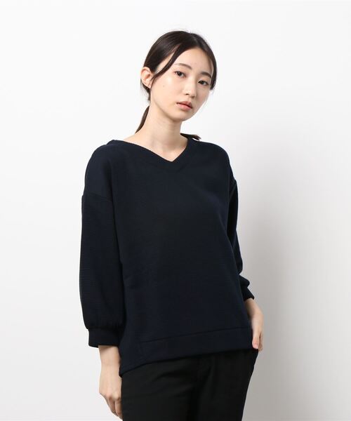 BELLUNA PLUS(ベルーナ)の「裏起毛リップル素材Vネックプルオーバー(Tシャツ/カットソー・レディース・ネイビー/イエロー/グレー系その他/コーラル・MEDIUM/LARGE/X-LARGE)」の9枚目の写真