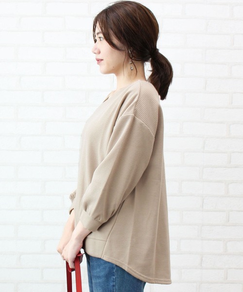 BELLUNA PLUS(ベルーナ)の「裏起毛リップル素材Vネックプルオーバー(Tシャツ/カットソー・レディース・ネイビー/イエロー/グレー系その他/コーラル・MEDIUM/LARGE/X-LARGE)」の6枚目の写真