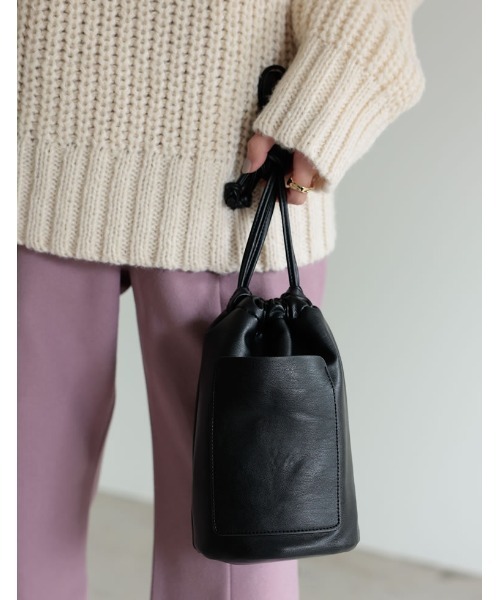 Re:EDIT（リエディ）の「リバーシブルプードルファー巾着バッグ（ショルダーバッグ・レディース・ブラウン/アイボリー・FREE）」の5枚目の写真