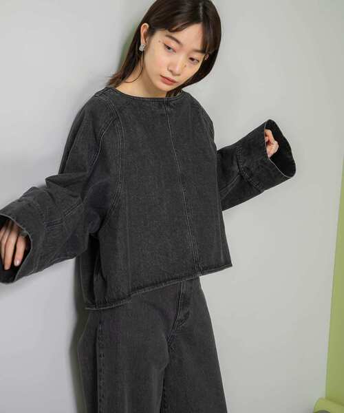 KBF（ケイビーエフ）の「『WEB/一部店舗限定』WIDEデニムプルオーバー（シャツ/ブラウス・レディース・ブラック/ブルー・ONE）」の2枚目の写真