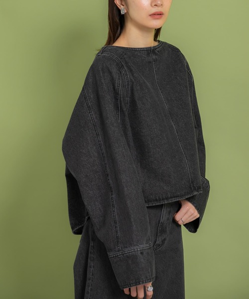 KBF（ケイビーエフ）の「『WEB/一部店舗限定』WIDEデニムプルオーバー（シャツ/ブラウス・レディース・ブラック/ブルー・ONE）」の4枚目の写真