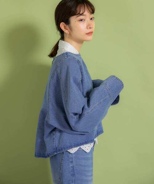 KBF（ケイビーエフ）の「『WEB/一部店舗限定』WIDEデニムプルオーバー（シャツ/ブラウス・レディース・ブラック/ブルー・ONE）」の11枚目の写真