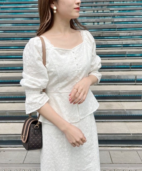 mysty woman（ミスティウーマン）の「刺繍レースブラウス 272385（シャツ/ブラウス・レディース・ブラウン/オフホワイト/ピンク・FREE）」の2枚目の写真