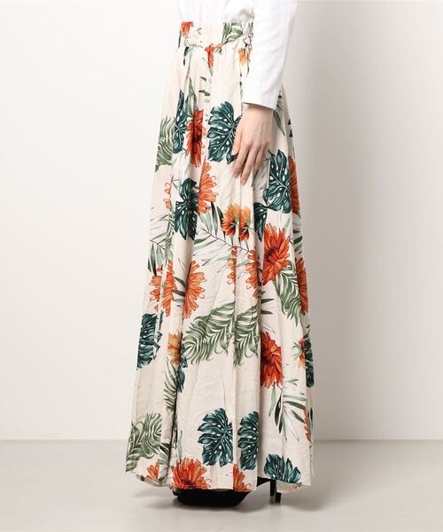 coca（coca）（コカ）の「ボタニカル花柄スカート（スカート・レディース・ホワイト・SHORT/LONG）」の2枚目の写真