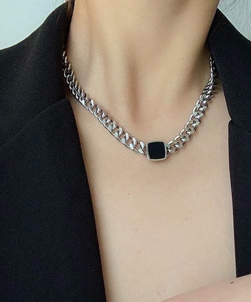 gossip！ロサンゼルス（ゴシップロサンゼルス）の「ブラックスクエア　チェーンネックレス（ネックレス・レディース・ゴールド/シルバー・FREE）」の2枚目の写真