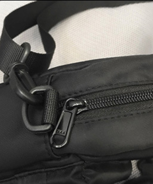 関税送料込み ルメール ショルダーギアバッグ ユニセックス LEMAIRE Gear Handbag | Black | FARFETCH JO
