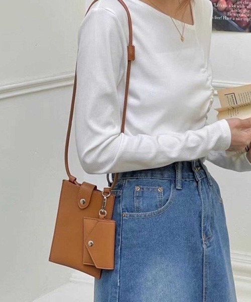 ammy.（エイミードット）の「【 ammy. / エイミードット 】 モバイルケース ＆ カードケース / ミニ マルチショルダーバッグ（ショルダーバッグ・レディース・ブラウン/ホワイト/ベージュ/ブラック・FREE）」の3枚目の写真