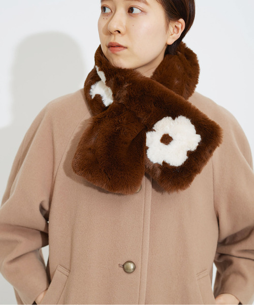 Dot&Stripes CHILD WOMAN(ドットアンドストライプス チャイルドウーマン)の「【 期間限定 完全受注生産アイテム】フェイクファー花モチーフ ミニマフラー(マフラー・レディース・ブラック/ブラウン・FREE)」の9枚目の写真