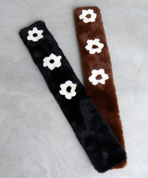 Dot&Stripes CHILD WOMAN(ドットアンドストライプス チャイルドウーマン)の「【 期間限定 完全受注生産アイテム】フェイクファー花モチーフ ミニマフラー(マフラー・レディース・ブラック/ブラウン・FREE)」の8枚目の写真