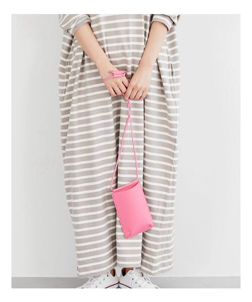 AMERICAN HOLIC（アメリカンホリック）の「メッシュ型押しスマートフォンショルダーバッグ（スマホグッズ・レディース・ブラック/ホワイト/キャメル/ピンク/イエロー・FREE）」の17枚目の写真